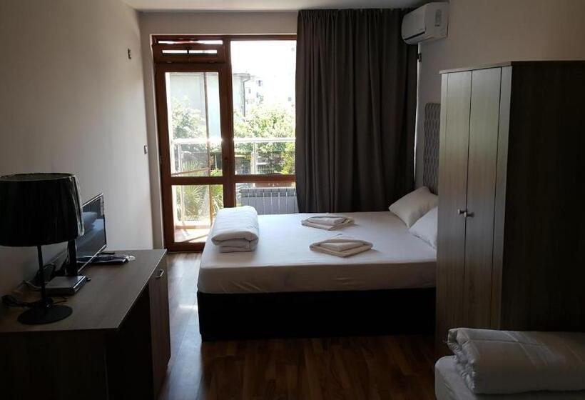 اتاق استاندارد سه تخته با بالکن, Guest House Beglik Tash