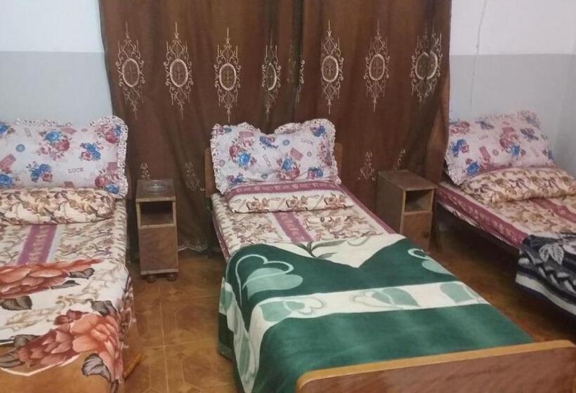 اتاق استاندارد سه تخته با سرویس بهداشتی مشترک, Sami Hostel