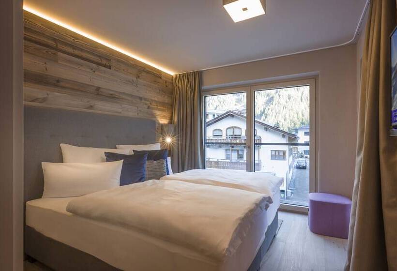 Апартаменты 3 Спальни, Postresidenz