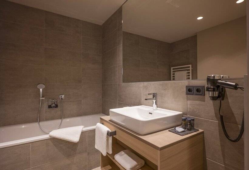 Апартаменты 2 Спальни, Postresidenz