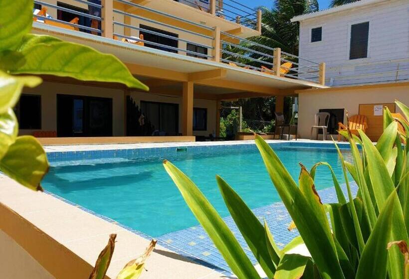 غرفة قياسية رباعية مطلة على البحر, Beach Side Condos Caye Caulker By Ccvh