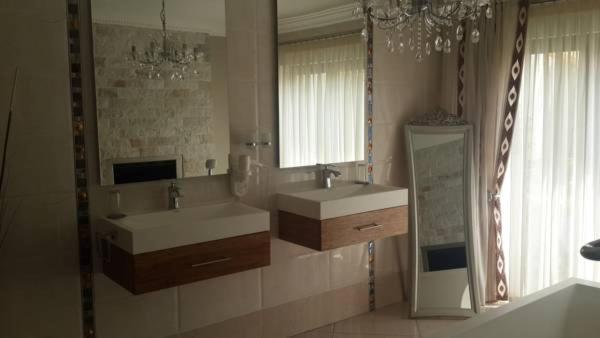 Люкс, Eagle Rock Executive Guest House