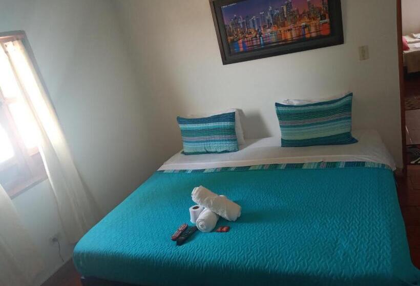 标准间带阳台, Hostal El Pino