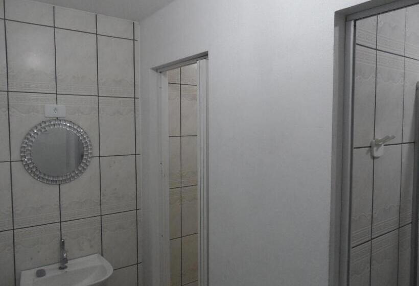 バス共有のスタンダードルーム, Austria Hostel & Pousada