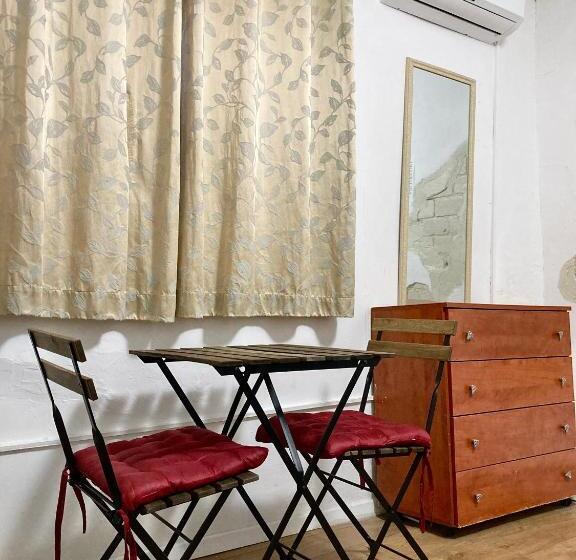 غرفة قياسية ثلاثية حمام مشترك, Dotan S Boutique Guesthouse   By The Beach!