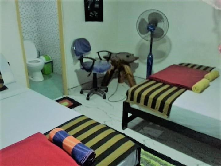 اتاق لوکس خانوادگی, Ella Tunnel Corner Inn