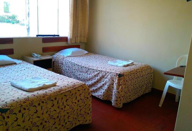 Номер Стандарт Трехместный, Hostal La Rivera