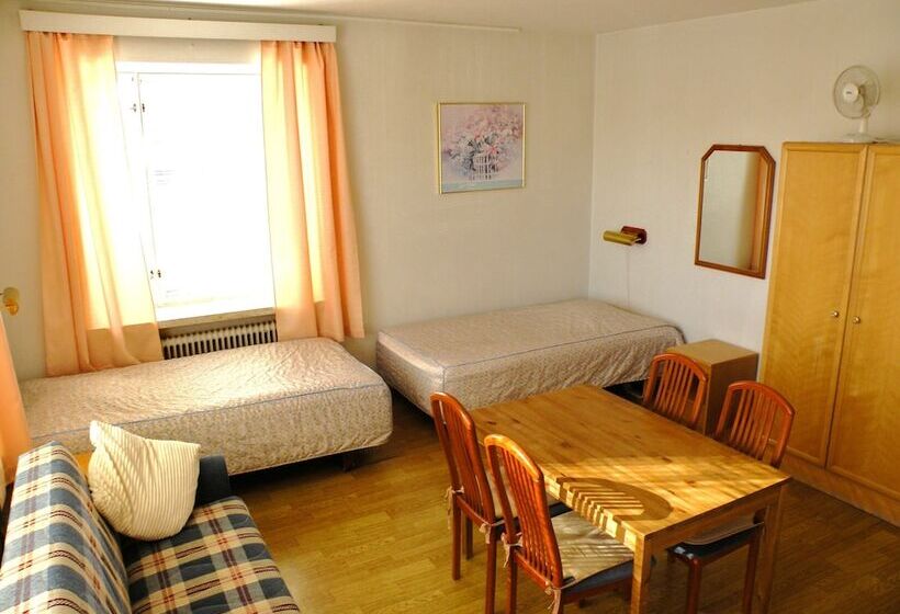 스탠다드 4인용 룸 공용 욕실, B&b Retro   Guesthouse Kupittaa