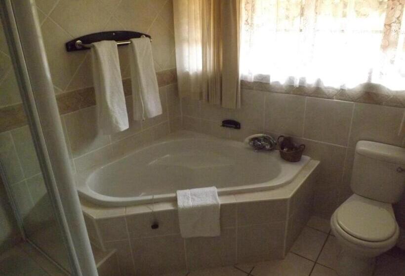 Полулюкс, Thatchings Guest House