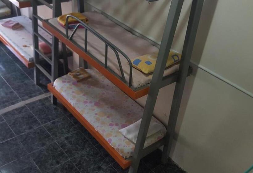 تختخواب در اتاق مشترک, Hospedaje Dannita B&b