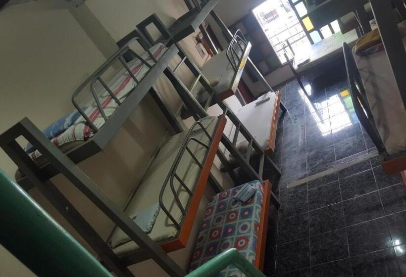 تختخواب در اتاق مشترک, Hospedaje Dannita B&b