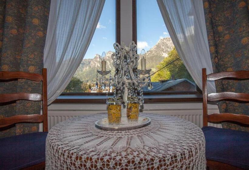 جناح, Il Piccolo Castello Busteni