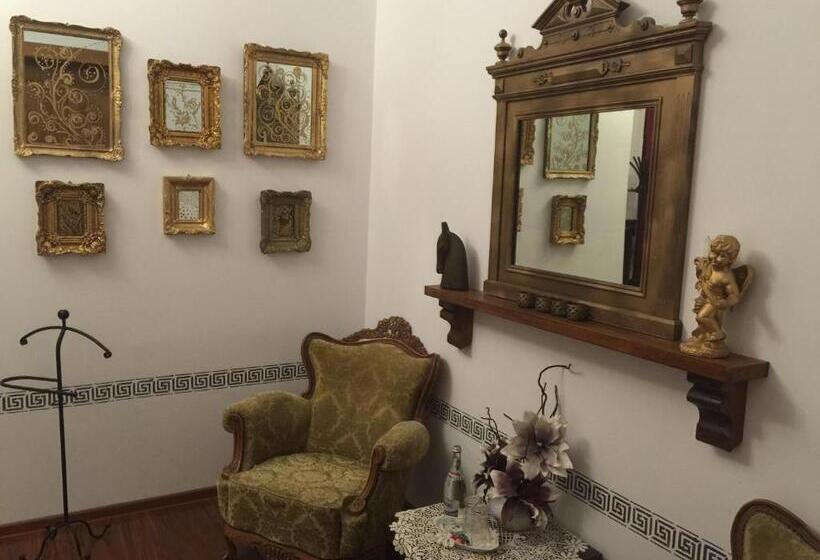 غرفة قياسية, Il Piccolo Castello Busteni