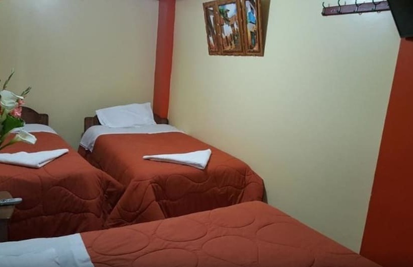 标准三人间, Hostal Urpi