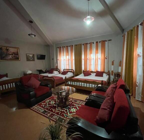 家庭间, Rooms Emiliano Castle Of Kruja