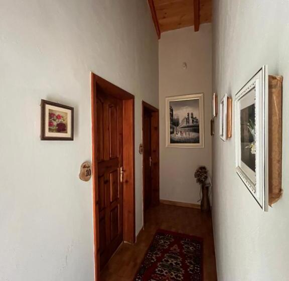 基本三人间, Rooms Emiliano Castle Of Kruja