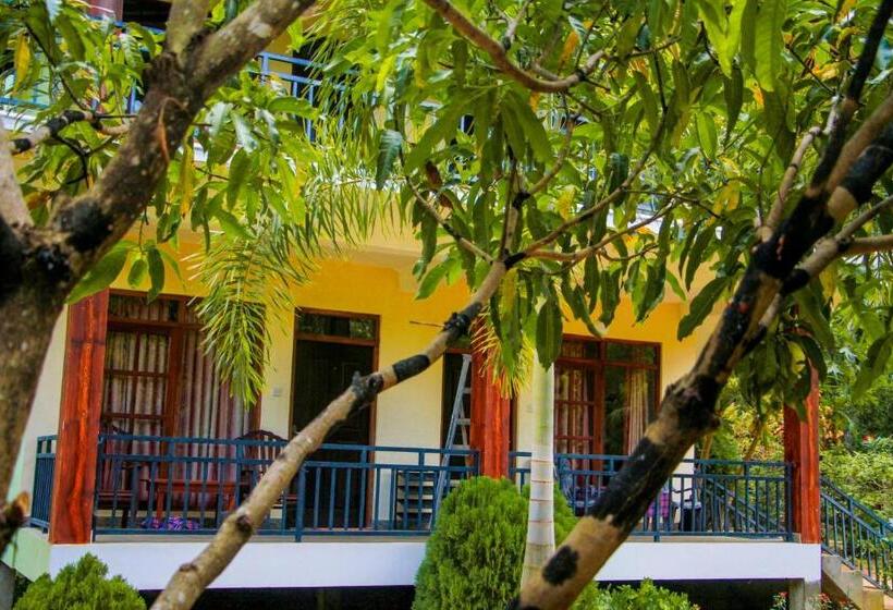 Трехместный Номер Стандарт Вид на Сад, Darshani Lodge