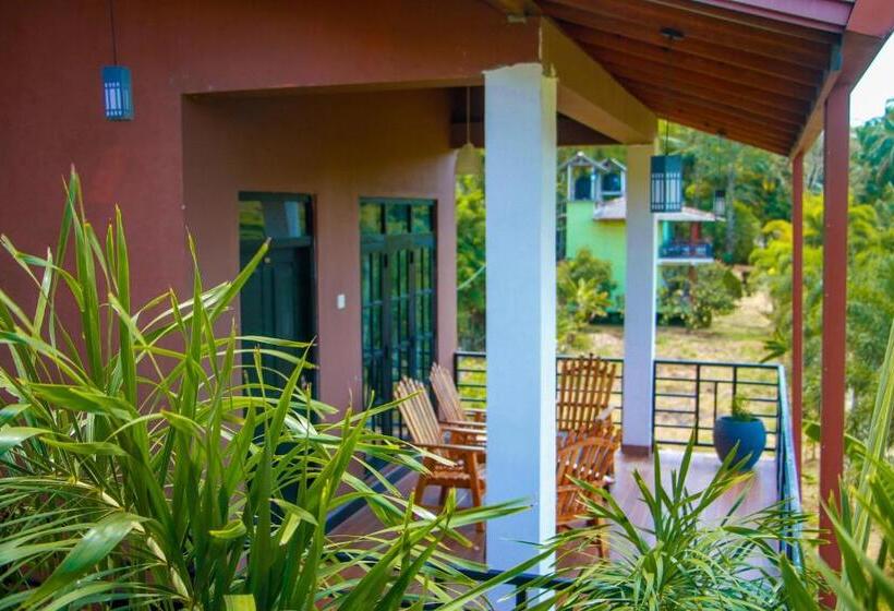 Номер Стандарт Трехместный, Darshani Lodge
