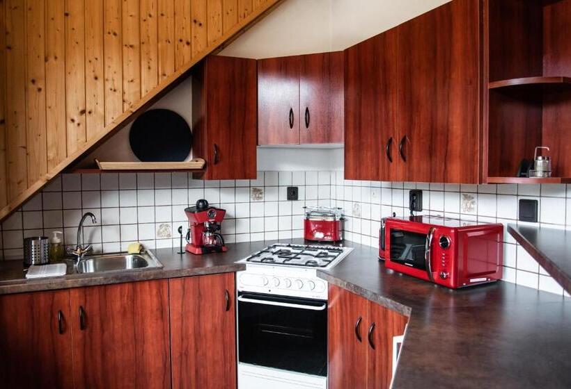 Апартаменты 1 Спальня с Видом, Hetényi Apartmanház és Birtok