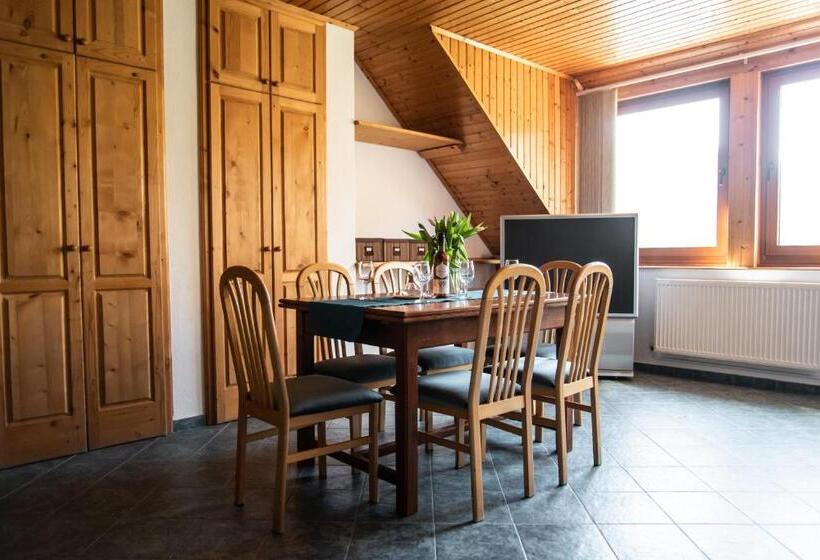 带1个卧室带观景的公寓, Hetényi Apartmanház és Birtok
