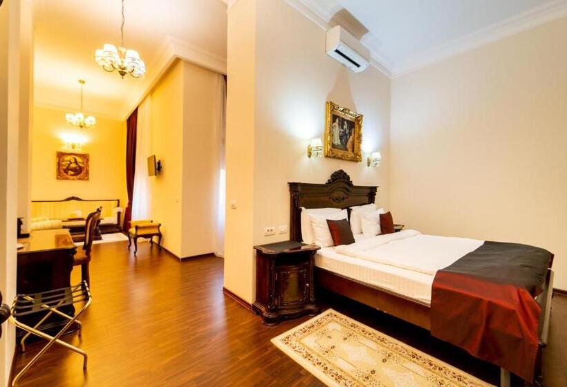 سوییت جونیور, Picasso Boutique