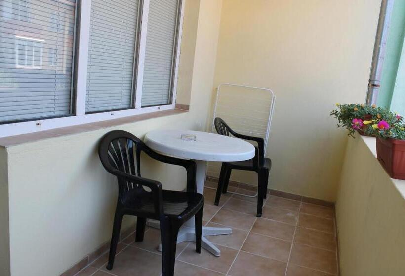 Номер Стандарт с Балконом, Edelvais Guest House