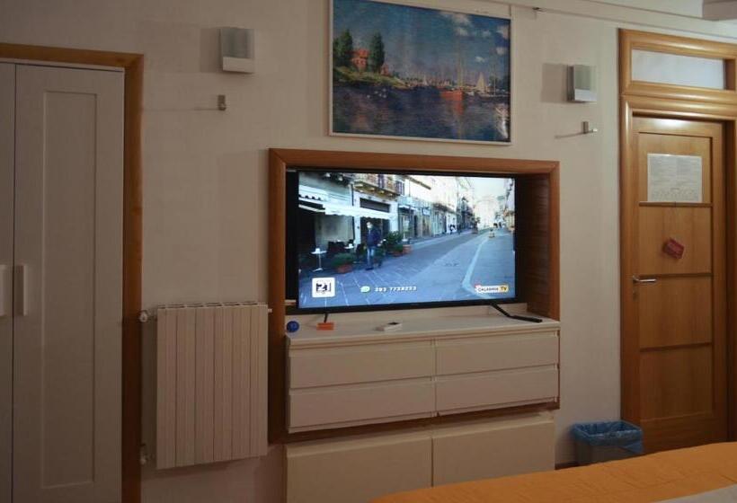 Háromágyas Standard Szoba, B&b Degli Artisti