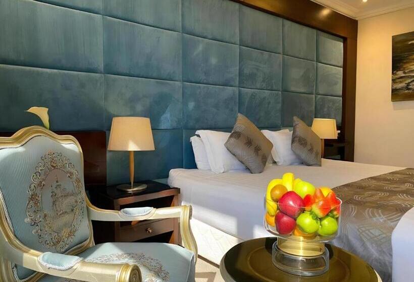 Номер Deluxe Кровать Кинг, Three Points Al Salama