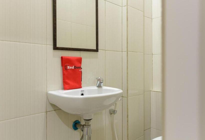 Номер Стандарт, Reddoorz Near Puri Indah Mall