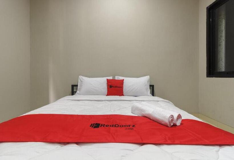 Номер Стандарт, Reddoorz Near Puri Indah Mall