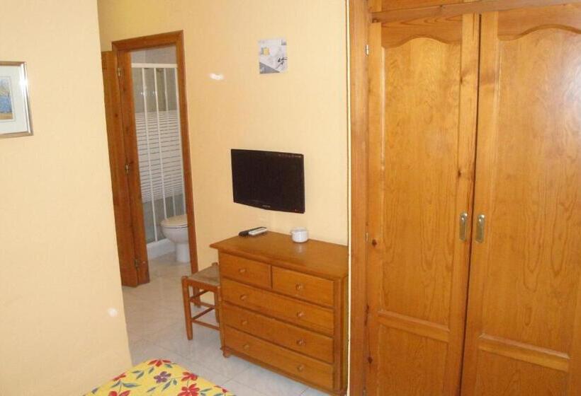スタンダードルーム, Hostal Cristina