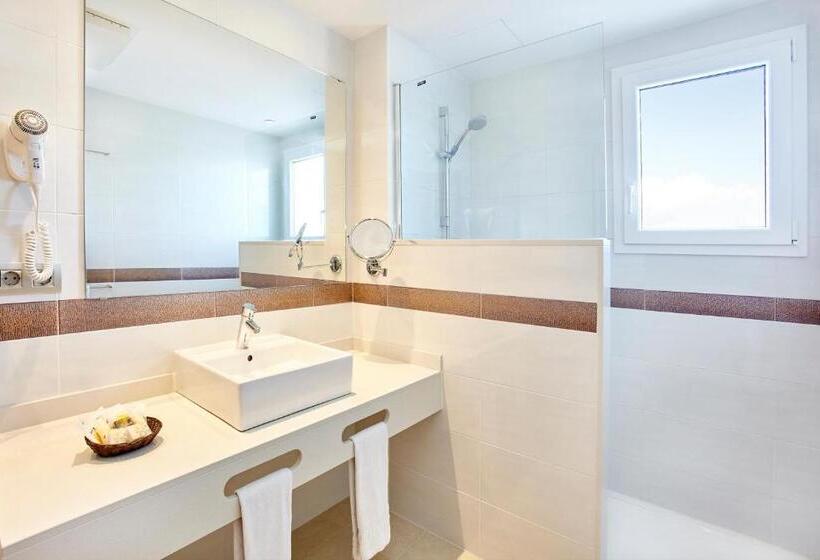 סוויטה נוף לים, Universal Hotel Marqués