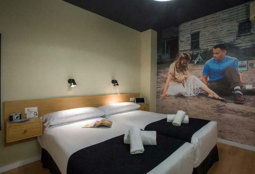 Economy Triple Room, Casual Del Cine Valencia