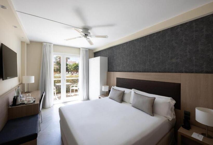 Standard Triple Room with Terrace, Catalonia Mirador des Port