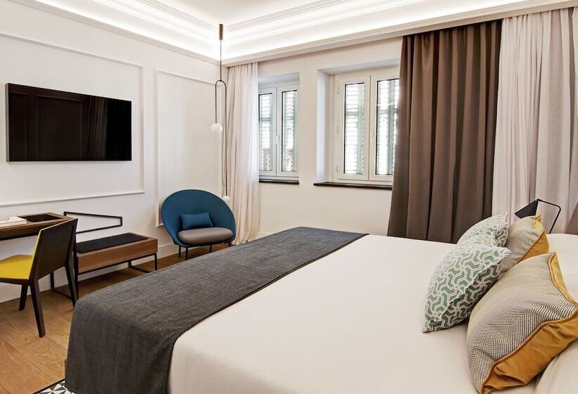 اتاق اجرایی, One Shot Palacio Reina Victoria 04