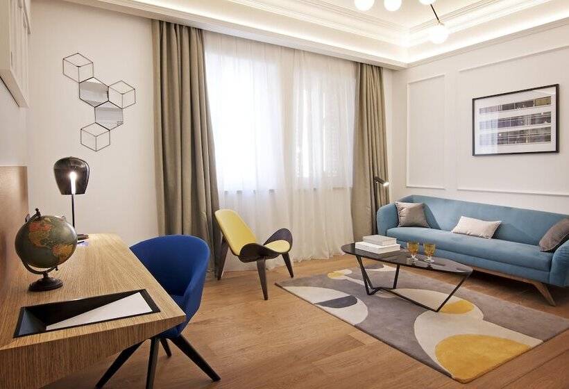 سوییت جونیور, One Shot Palacio Reina Victoria 04