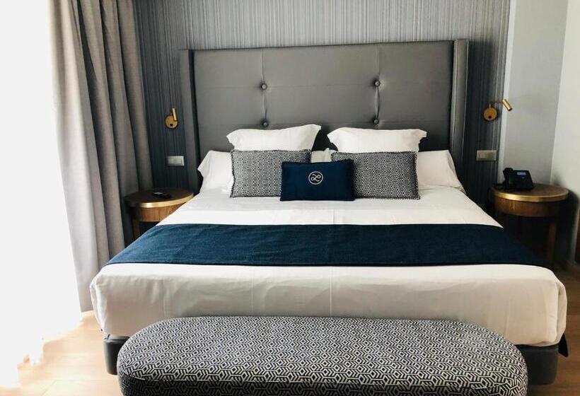 Premium room with terrace, Lima   Adults Recommended