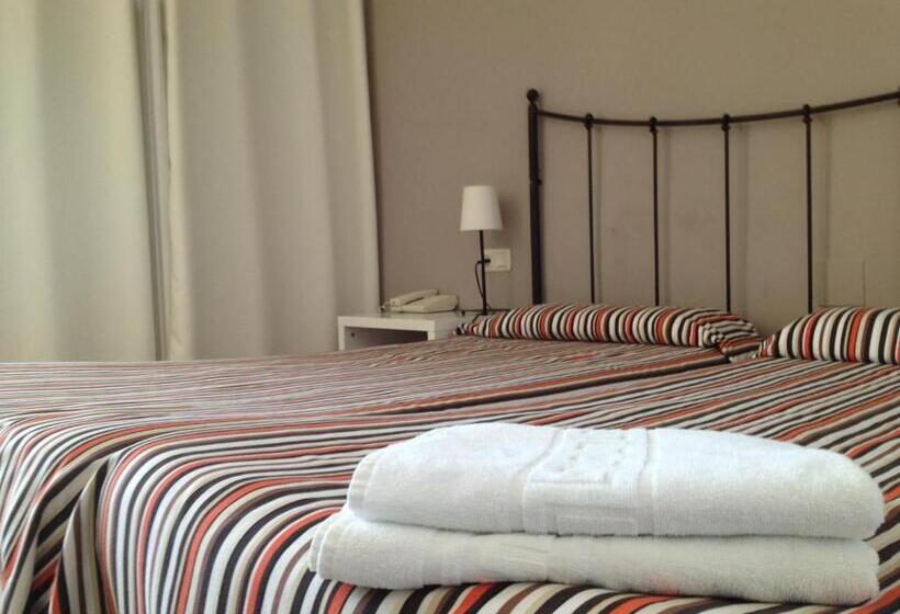 اتاق استاندارد چهار تخته, Casa Del Mar Hotel & Apartaments