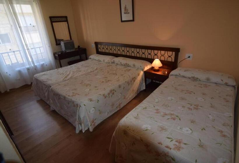 Номер Стандарт Трехместный, Hostal Blazquez Sanchez