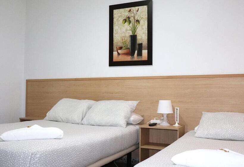 Номер Стандарт Трехместный, Hostal Milmarcos