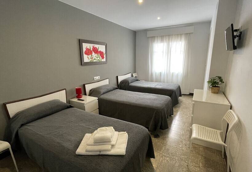 Номер Стандарт Трехместный, Hostal Mediterráneo