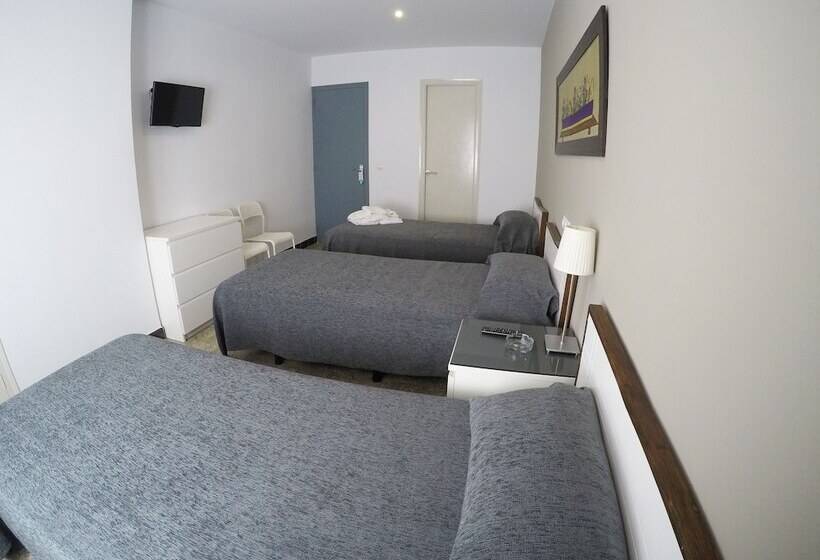Номер Стандарт Трехместный, Hostal Mediterráneo