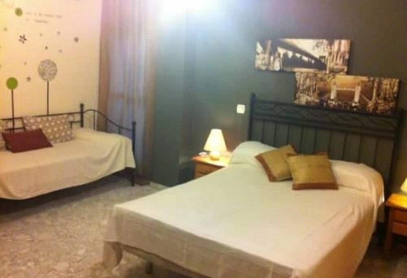 标准三人间, Hostal Neptuno