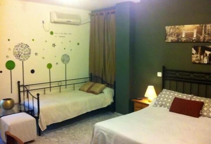 Habitación Triple Estándar, Hostal Neptuno