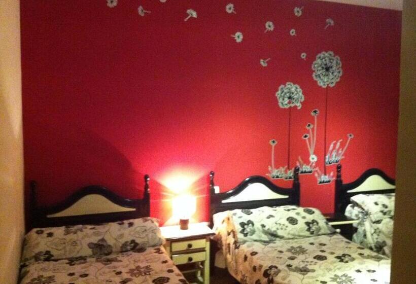 Habitación Triple Estándar, Hostal Neptuno