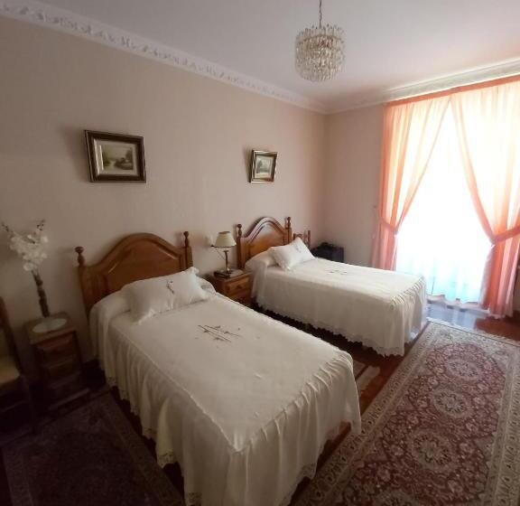 غرفة قياسية ثلاثية, Pension Lorea