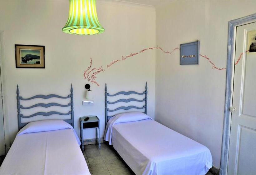 スタンダードトリプルルーム, Hostal Montsoliu