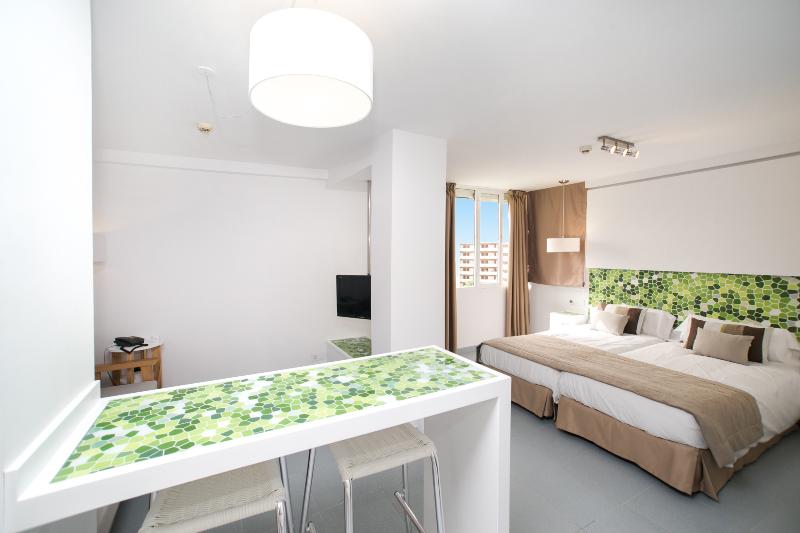 Полулюкс, Livvo Anamar Suites