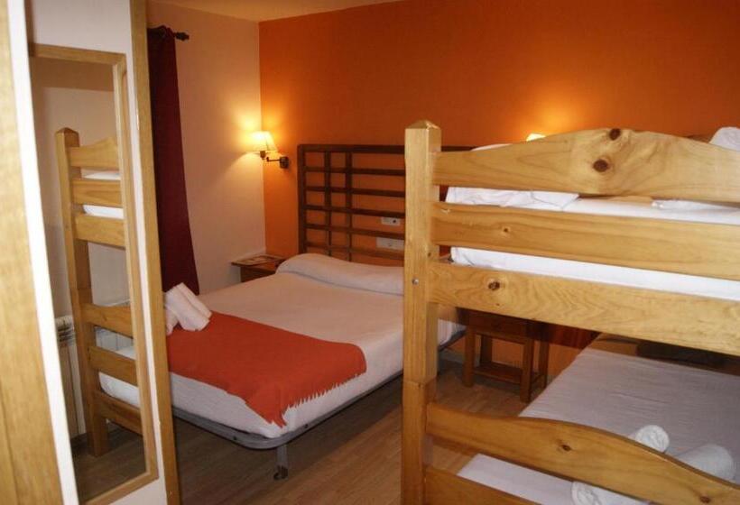 Четырехместный Номер Классик, Hostal Cal Batista
