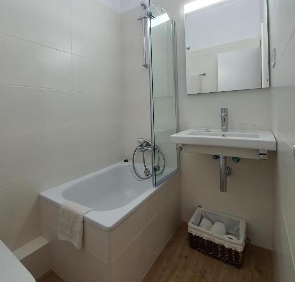 Номер Стандарт, Hostal Canigó